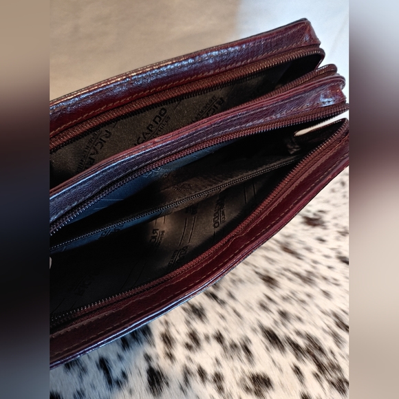 Ricardo Beverly Hills Women's Rich Black Cherry Leather Clutch - Picture 7 of 9